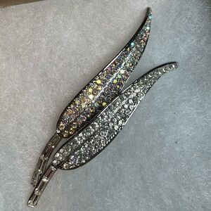 Double silver plated rhinestones leaves brooch